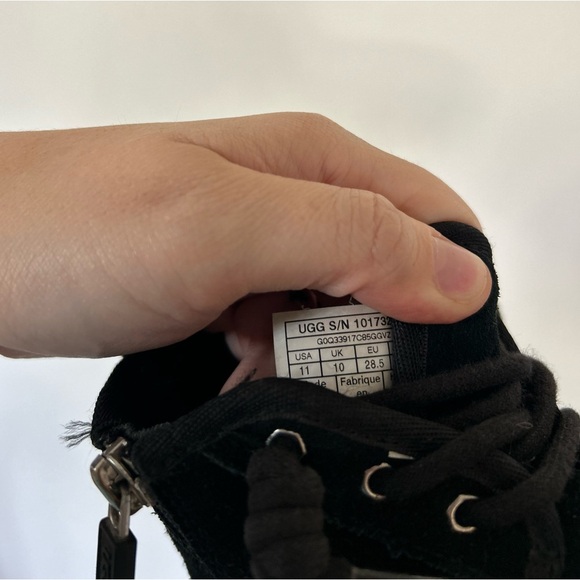 UGG Black Neumel II Boot Size 11 Kids - Picture 10 of 10